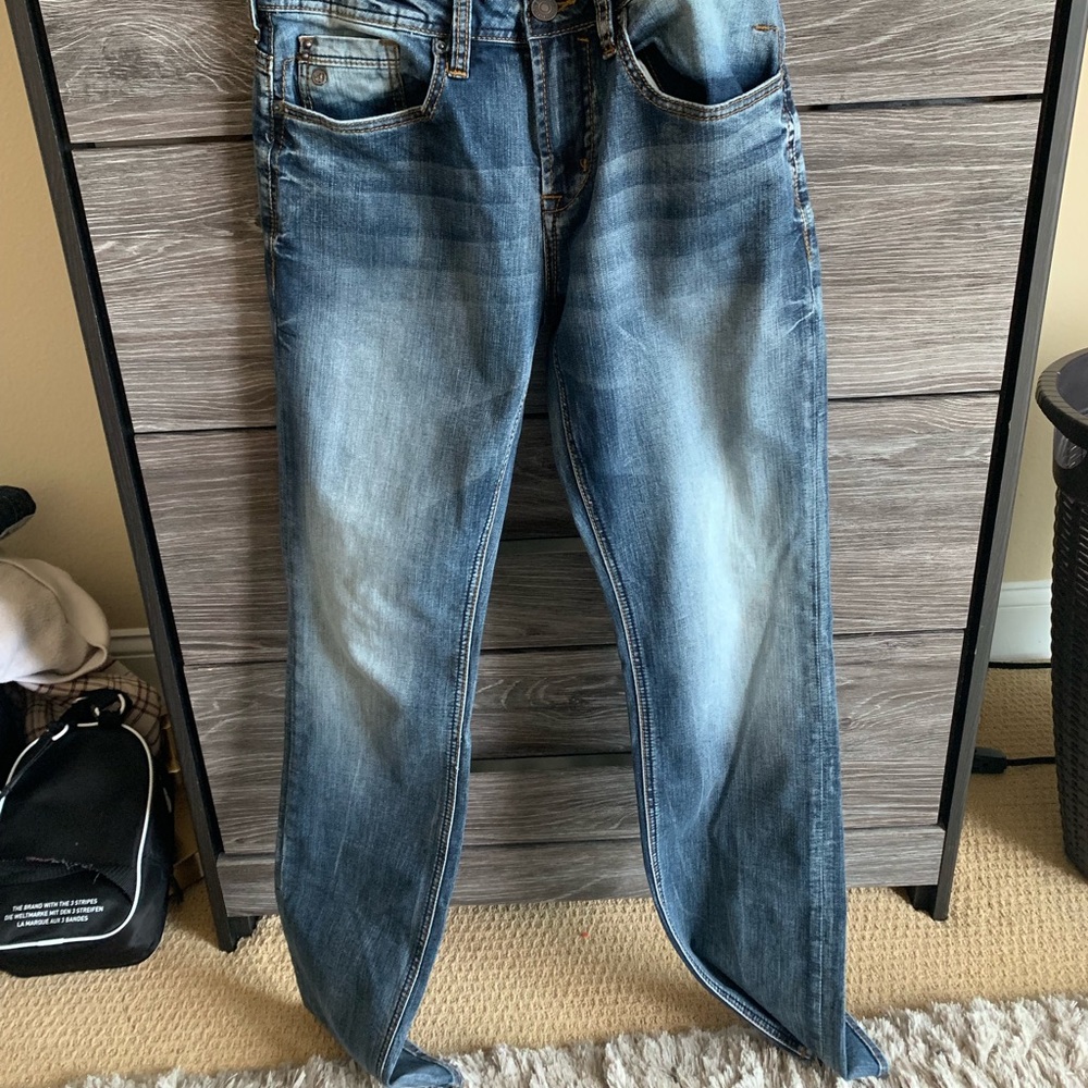 Men’s buckle buffalo David button jeans
